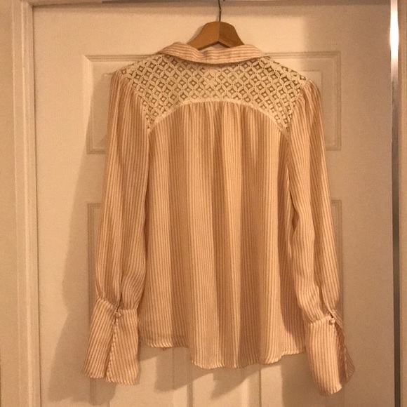 ⭐️2 for 20⭐️ Pink striped blouse (Size M) - Picture 3 of 4